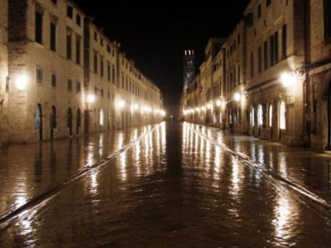 Usnuo je Grad gospara...