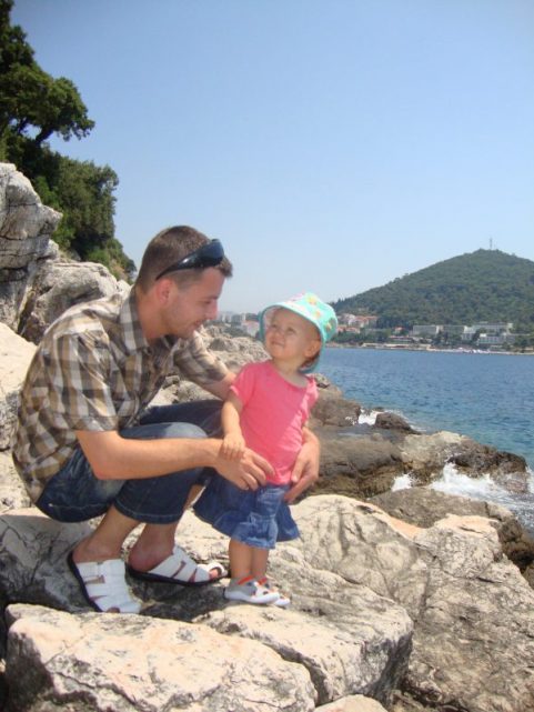 Moja kćer i ja uživamo u suncu